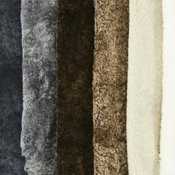 Lamino Fåtölj Fårskinn/Lackad bok, Svart