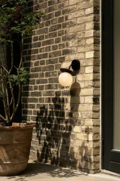 Liila Vägglampa Utomhus, Svart / Klar