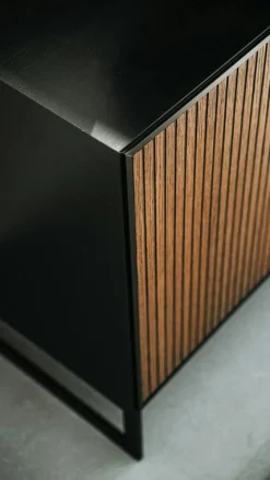 Line Burned Walnut Skänk 2 Dörrar, Vit/Krom