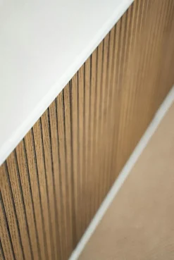 Line Burned Walnut Skänk Med 3 Dörrar, Vit