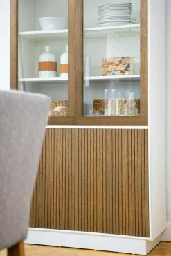 Line Burned Walnut Vitrinskåp, Vit