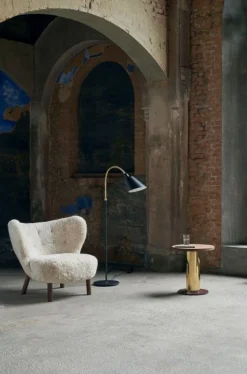 Little Petra VB1 Loungestol, Fårskinn Honey / Valnöt