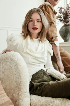 Little Petra VB1 Loungestol, Fårskinn Honey / Valnöt