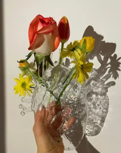 Love In Bloom Vas, Color