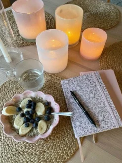 Lyric Ljuslykta S, Varmgrå