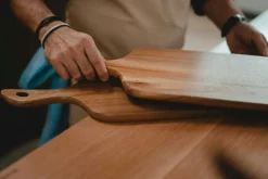 Markus Aujalay Skärbrädor-Markus Ostbricka Med Bestick 48x20x1,5 cm, Akacia