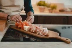 Markus Aujalay Skärbrädor-Markus Ostbricka Med Bestick 48x20x1,5 cm, Akacia