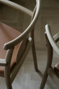 Audo Copenhagen Stolar-Merkur Karmstol, Svart Ek / Svart Läder