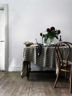 Lovely Linen Dukar & Löpare-Misty Bordsduk, Randigt mönster 145x300 cm, Black Stripe