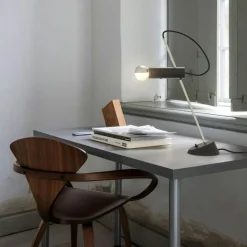 Model 566 Bordslampa, Polerad