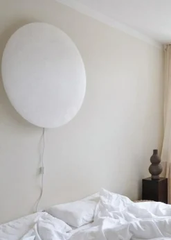 Ingo Maurer Vägglampor-MoodMoon Vägg-/Taklampa 85 cm, Röd