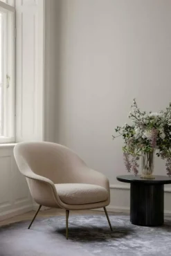 GUBI Sidobord & Avlastningsbord-Moon Loungebord Runt Ø60 x H55 cm, Massiv Såpad Ek