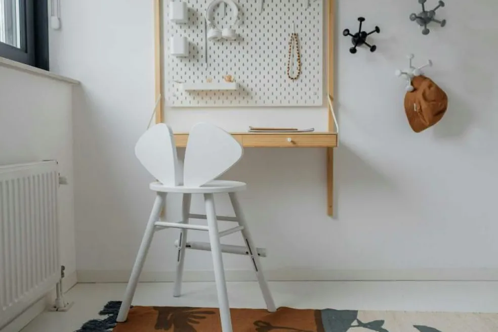 Mouse Junior Barnstol (3-9 år), Vitoljad Ek