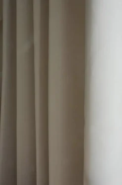 Mimou Gardinlängder-Mörkläggande Hotellgardin 290x250 cm, Pärlvit