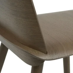 Muuto Stolar-Nerd Stol, Mörkbetsad Ek