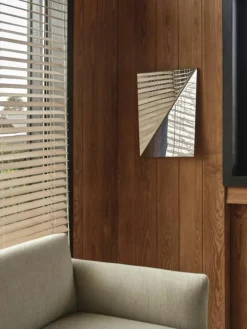 Outline Fåtölj, Svart Aluminium / Refine Leather Cognac