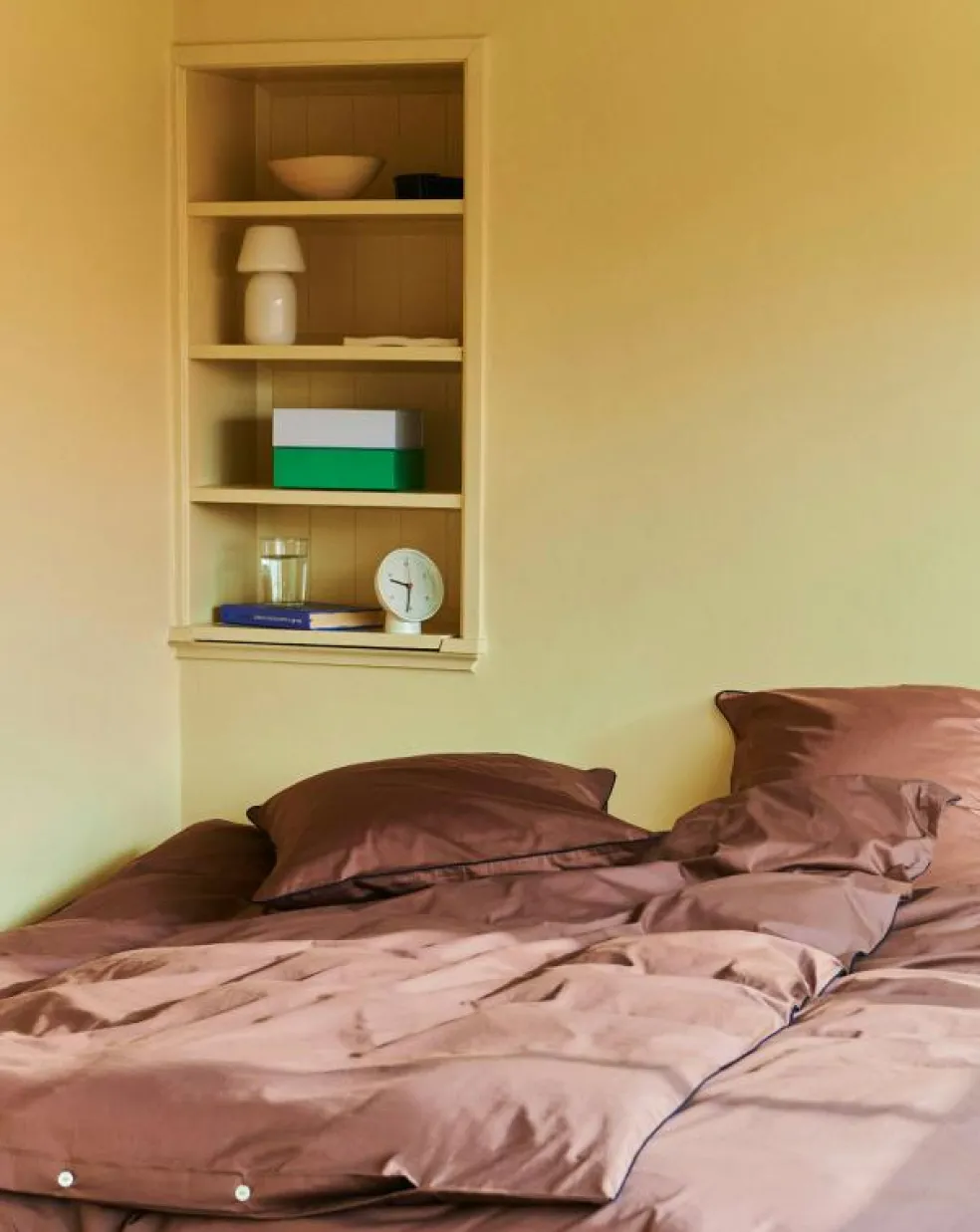 Outline Örngott 80x80 cm, Milk Chocolate