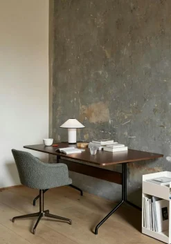 Pavilion AV18 Matbord 160x90 cm, Valnöt/Krom