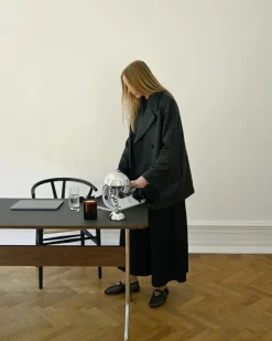 &Tradition Skrivbord-Pavilion AV16 Skrivbord, Iron / Walnut / Chrome Legs