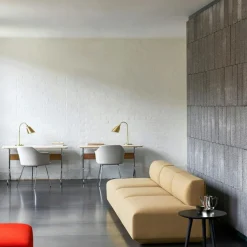 &Tradition Skrivbord-Pavilion AV16 Skrivbord, Iron / Walnut / Chrome Legs