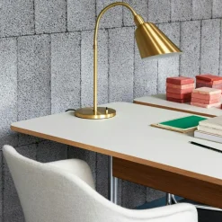 &Tradition Skrivbord-Pavilion AV16 Skrivbord, Iron / Walnut / Chrome Legs