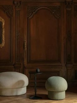 Pedestal Sidobord Ek, Ek