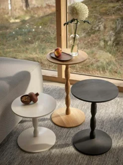 Pedestal Sidobord Ek, Ek