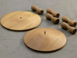 Pedestal Sidobord Ek, Ek