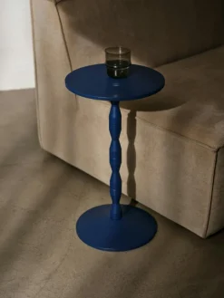 Pedestal Sidobord Ek, Ek