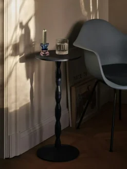 Pedestal Sidobord Ek, Ek