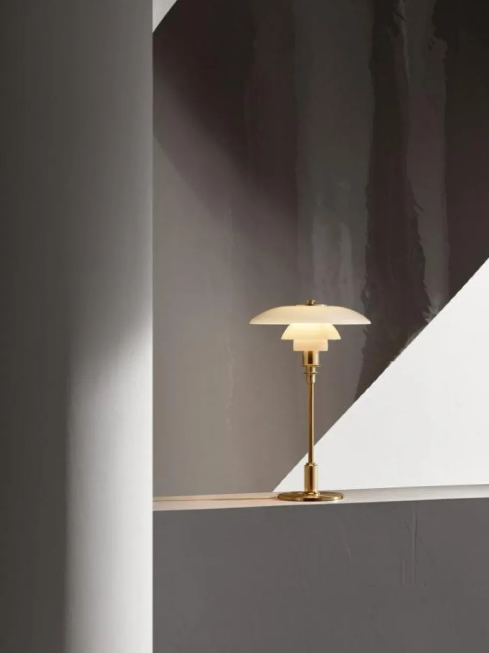 PH 3/2 Bordslampa, Aged Brass / Opalglas