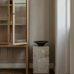 Audo Copenhagen Sidobord & Avlastningsbord-Plinth Tall Sidobord 51x30 cm, Kunis Breccia Marmor