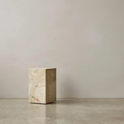 Audo Copenhagen Sidobord & Avlastningsbord-Plinth Tall Sidobord 51x30 cm, Kunis Breccia Marmor