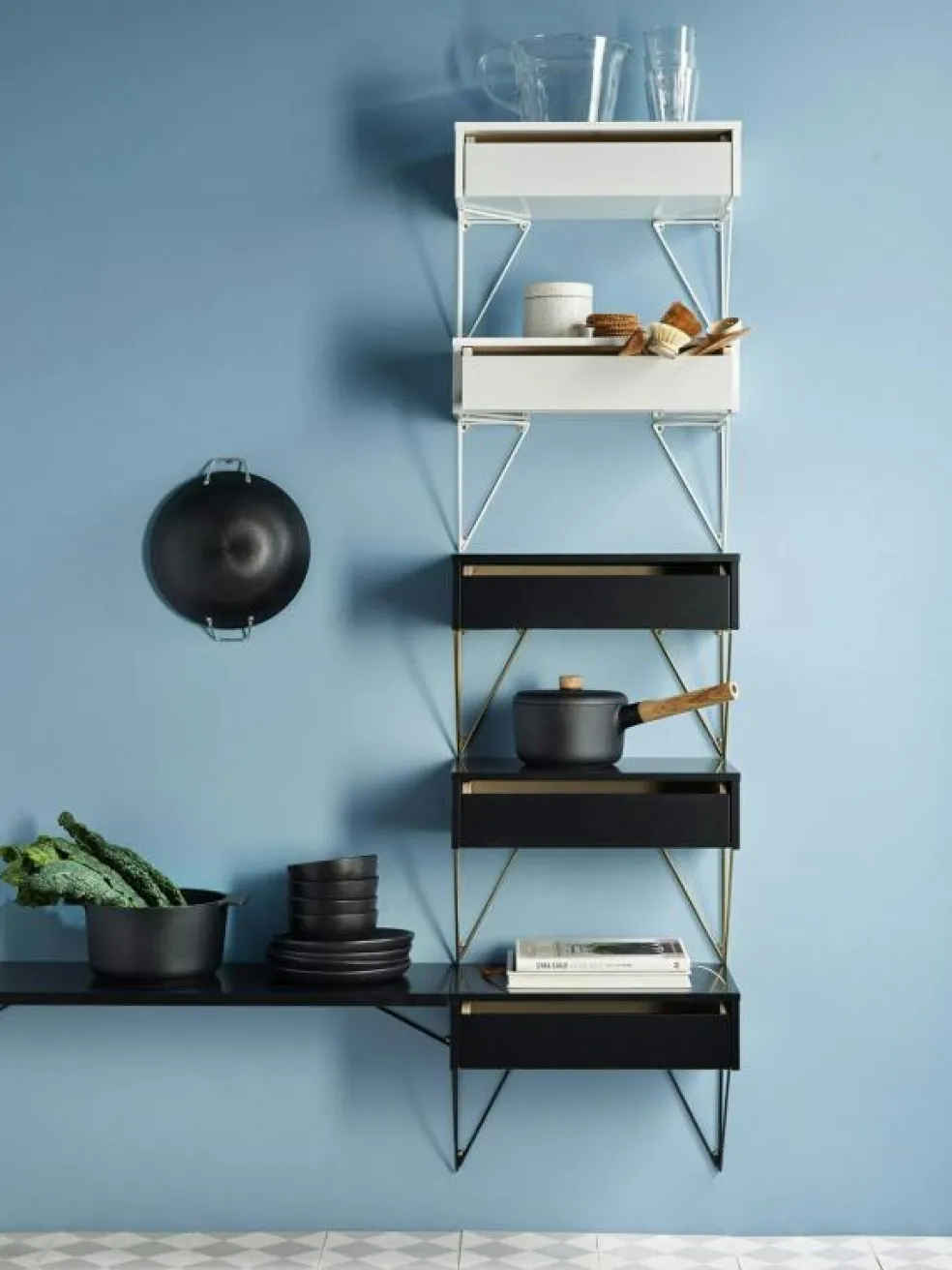 Pythagoras Låda, Svart