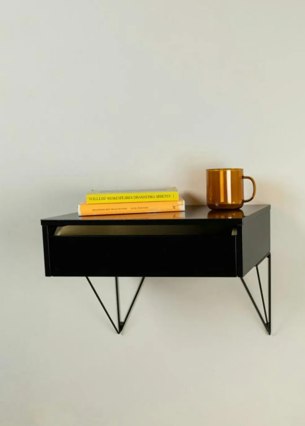 Pythagoras Låda, Svart