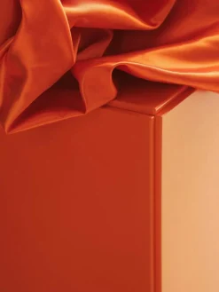 String Byråer-Relief Byrå Hög Med Sockel, Vit