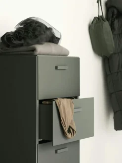 String Byråer-Relief Byrå Hög Med Sockel, Vit