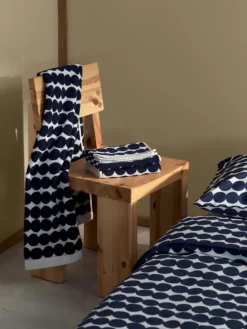 Räsymatto Badhandduk Vit / Mörkblå, 70x150 cm