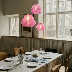 Crème Atelier Pendellampor-Soft Serve Pendel 03, Mässing / Blueberry Sorbet