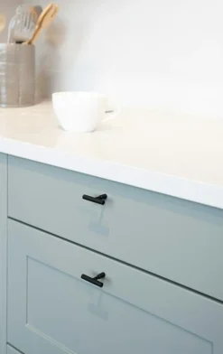 Spira T Knopp, Mattsvart