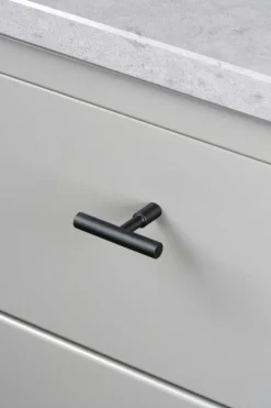 Spira T Knopp, Mattsvart