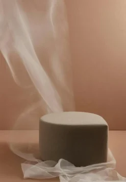 Stilla Sittpuff, Amber