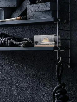 String Pocket Hylla, Nybroblå