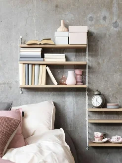 String Pocket Hylla, Nybroblå