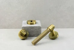 Beslag Design Knoppar & Dörrhandtag-Toavred R-52 för Helix och Tavira, Antik Brons