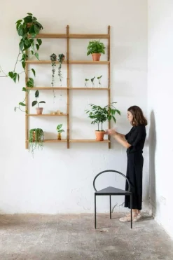 Triangolo Stol, Stål