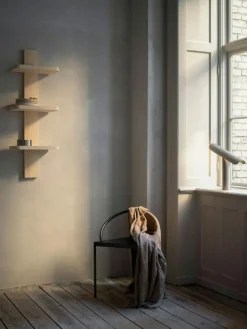 Triangolo Stol, Stål