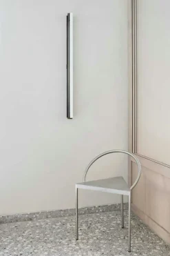 Triangolo Stol, Stål