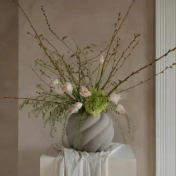 Cooee Design Vaser-Twist Ball Vas 20 cm, Svart