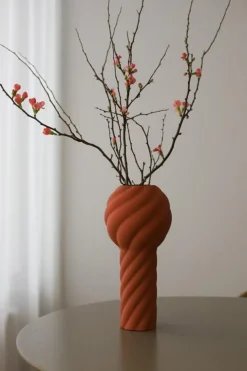 Twist Pillar Vas 34 cm, Svart